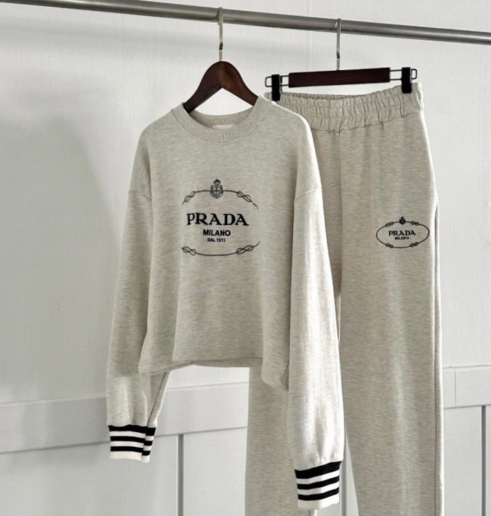PRADA 프라다 맨투맨&조거 팬츠 세트