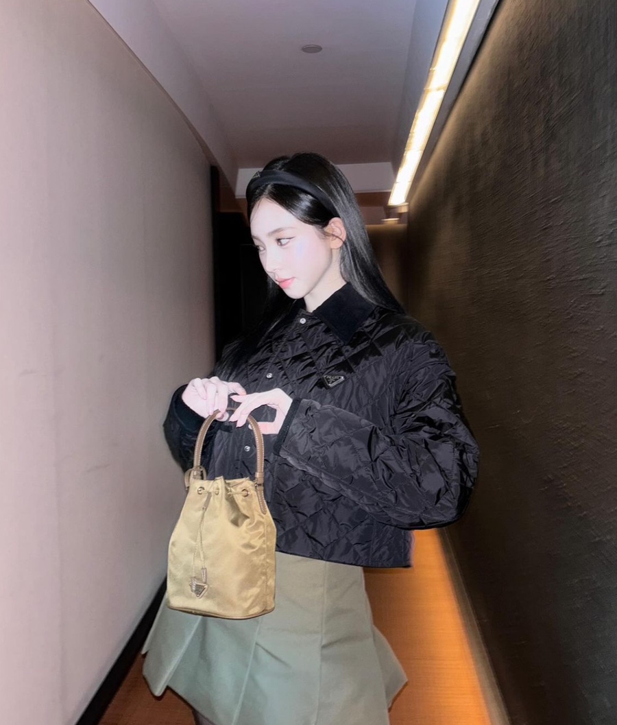 [에스파 카리나] PRADA 프라다 카라 퀼팅 자켓