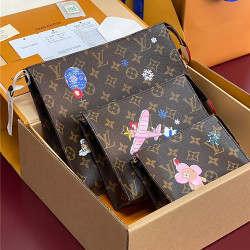 LOUIS VUITTON 루이비통 트리오 토일렛 클러치백 M15357