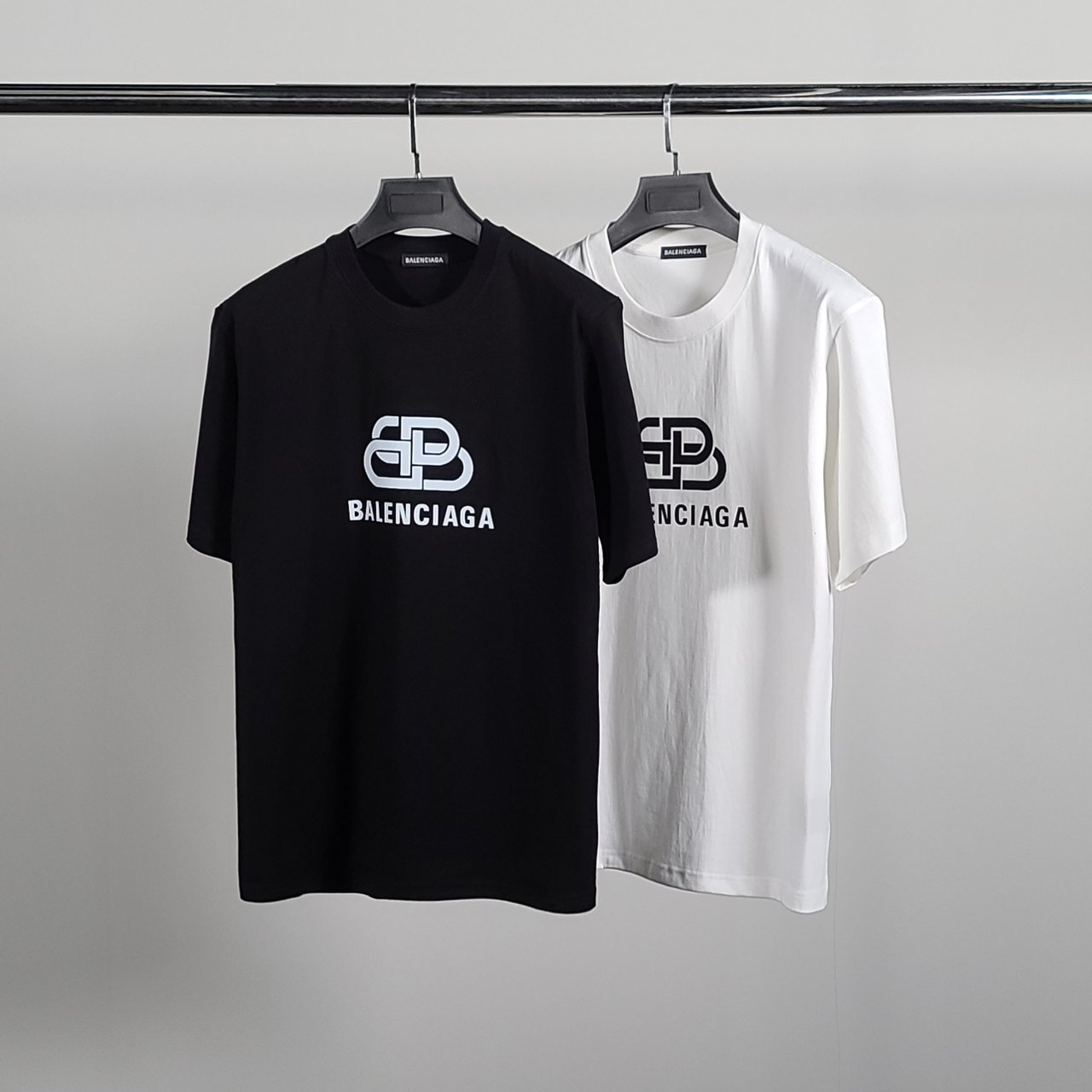 ●3월 판매 8위● BALENCIAGA 발렌시아가 BB프린팅 코튼 반팔티