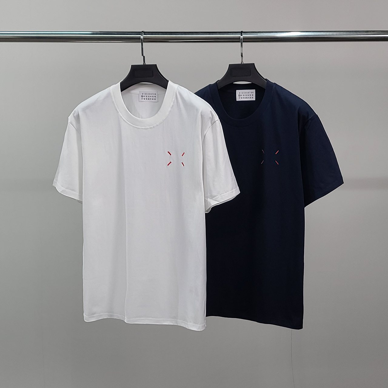 MAISON MARGIELA 메종마르지엘라 로고자수 코튼 반팔티