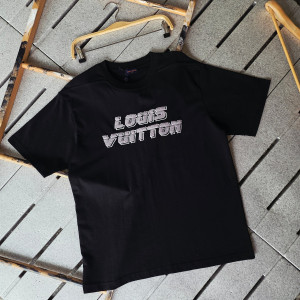LOUIS VUITTON 루이비통 엠보로고 티셔츠