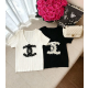 ●8월 판매 8위● CHANEL 샤넬 1070 카멜리아 CC 자수 로고 니트 반팔 2COLOR