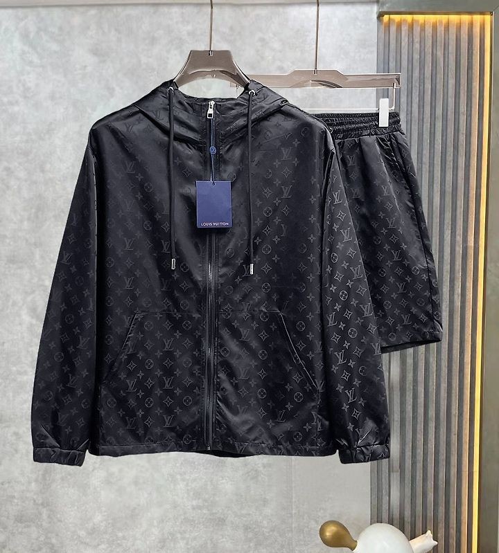 LOUIS VUITTON 루이비통 60229 올오버 모노그램 윈드브레이커+쇼츠 세트