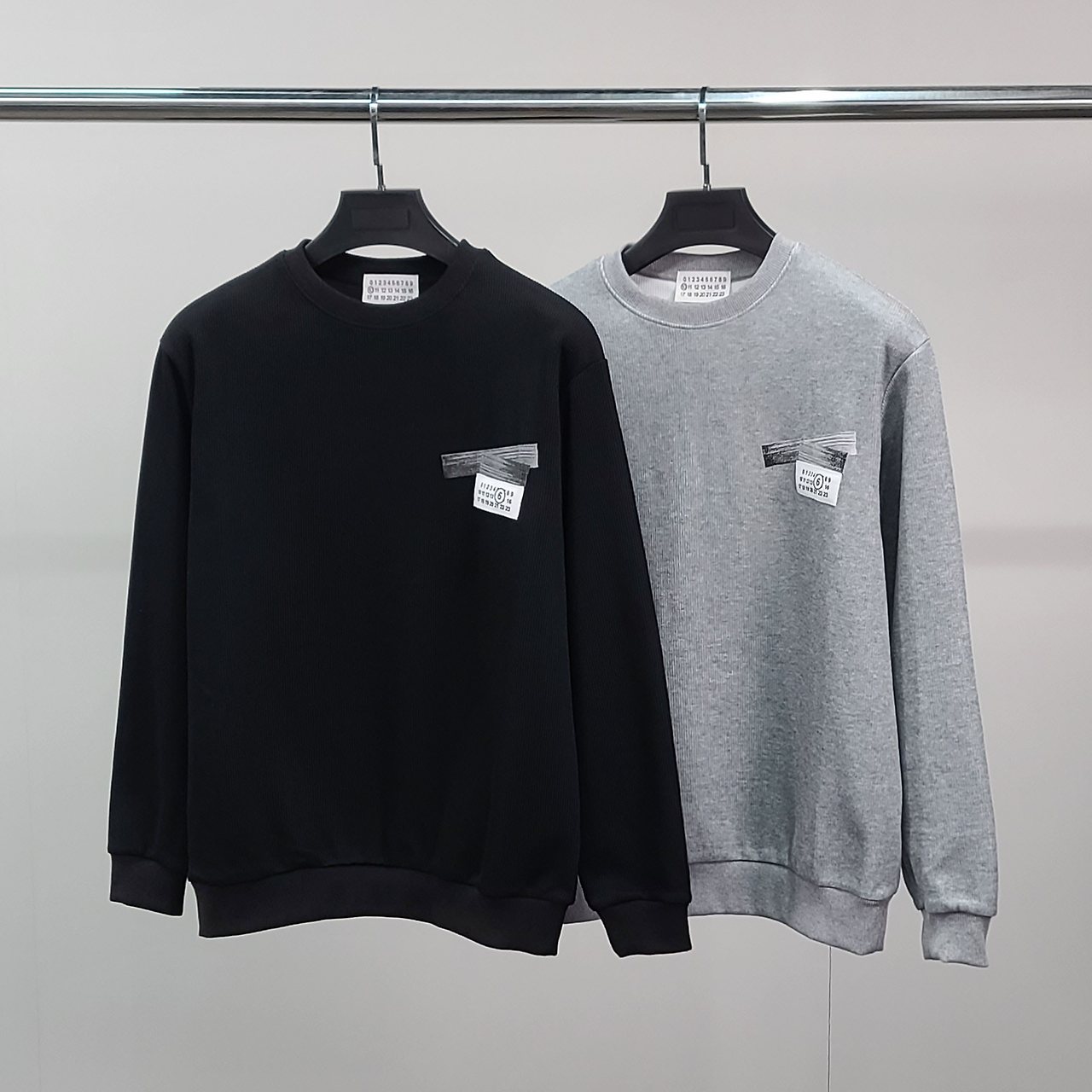 MAISON MARGIELA 메종마르지엘라 테이프 레터링 맨투맨
