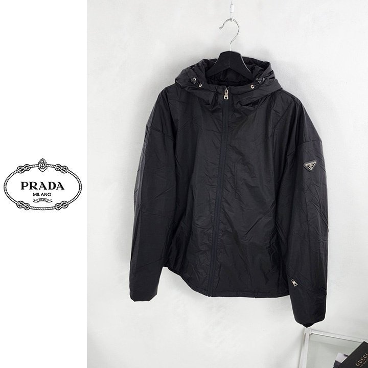 PRADA 프라다 삼각 로고 소매 지퍼 라이트 패딩